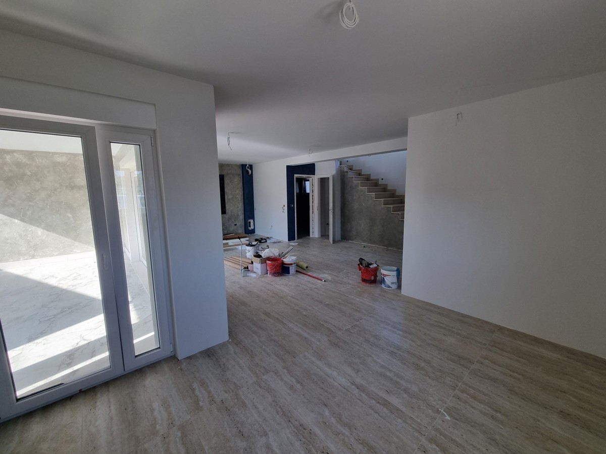 Residenza duplex con piscina vicino a Buje