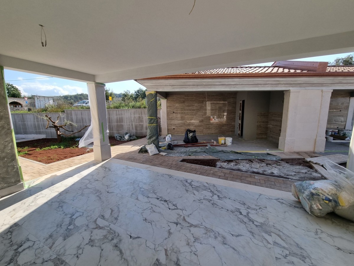 Residenza duplex con piscina vicino a Buje