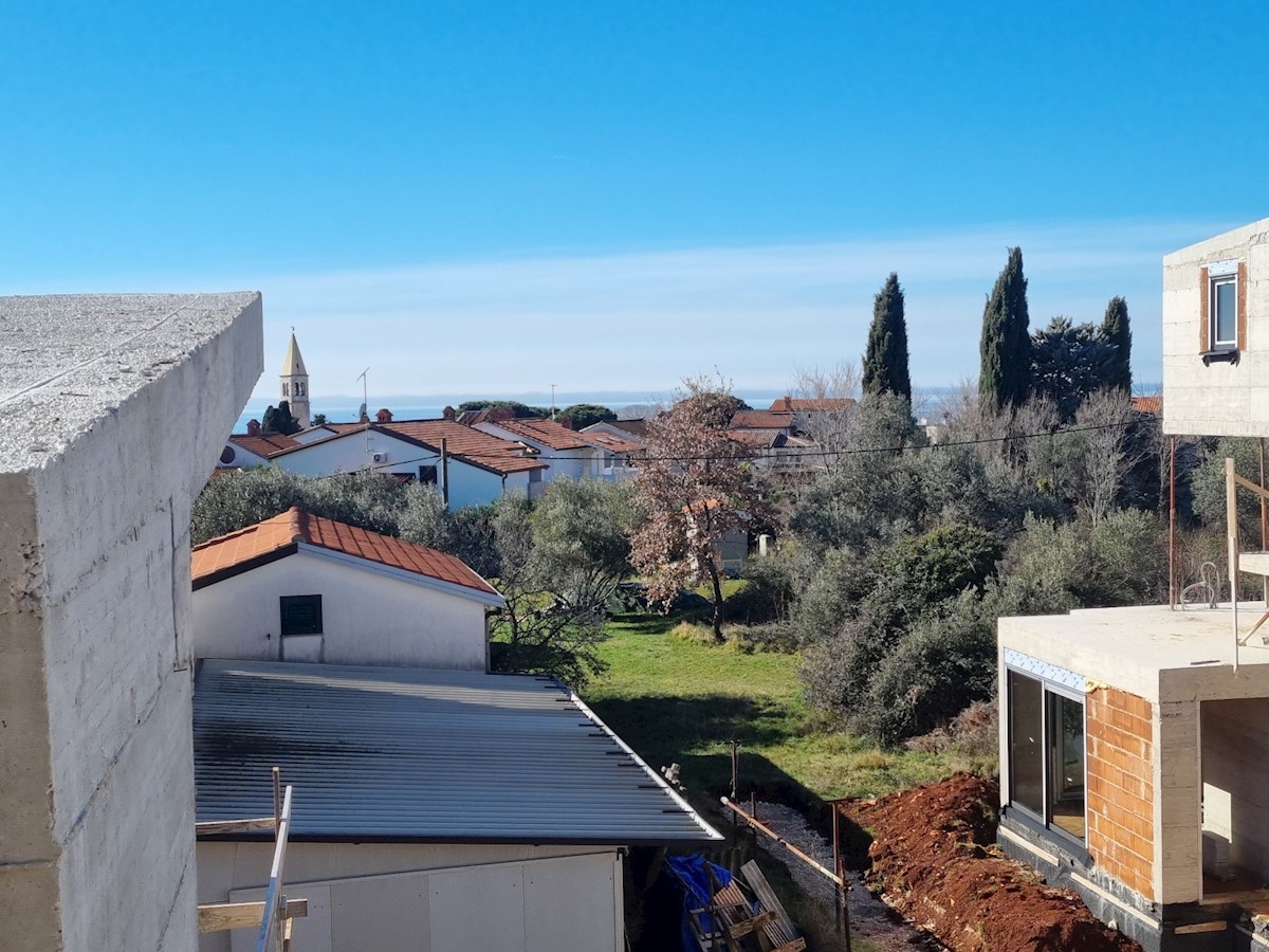 Appartamento al 2° piano con vista sul mare nelle vicinanze di Umago (E4)
