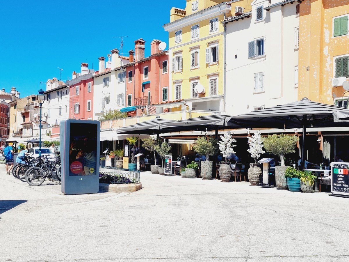 ESCLUSIVO!!! Un appartamento unico con vista sul mare e sul porto turistico nel cuore di Rovigno.