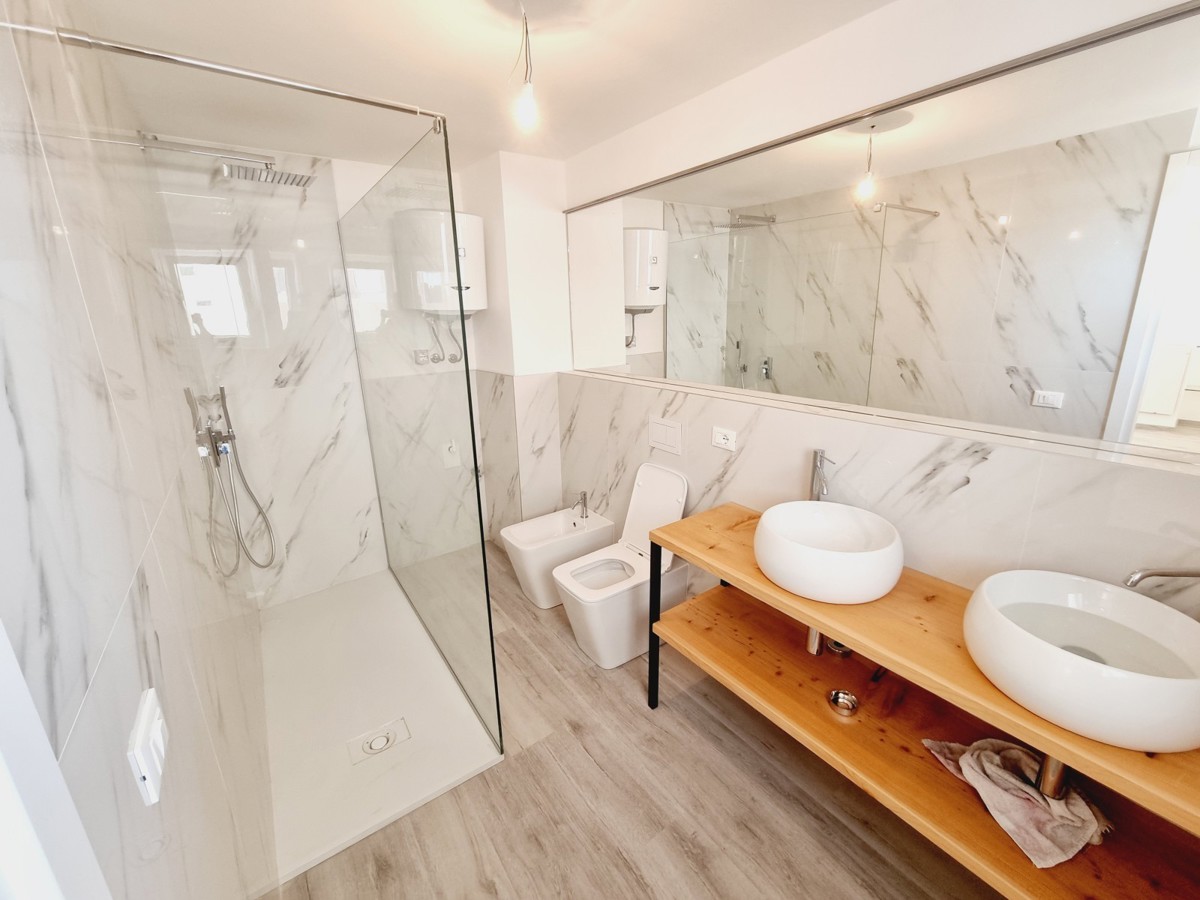 ESCLUSIVO!!! Un appartamento unico con vista sul mare e sul porto turistico nel cuore di Rovigno.