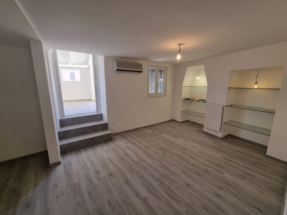 ESCLUSIVO!!! Un appartamento unico con vista sul mare e sul porto turistico nel cuore di Rovigno.