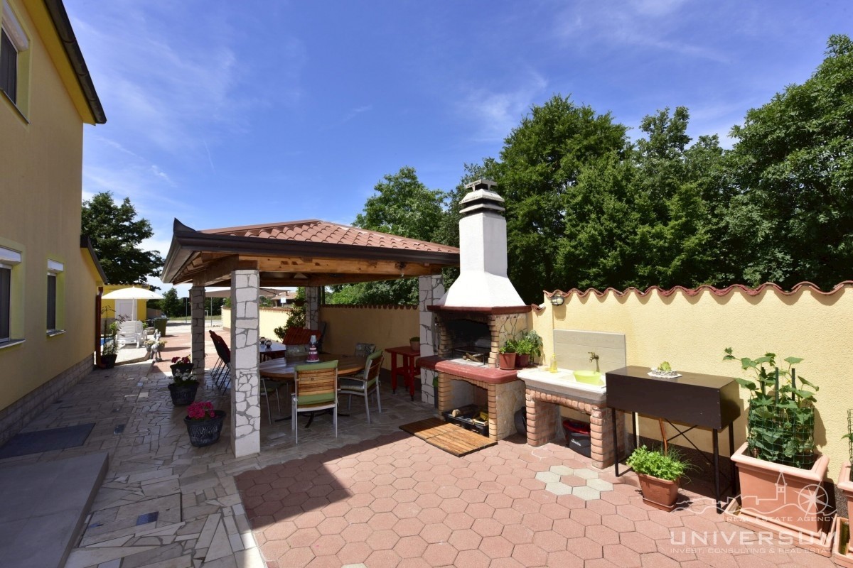 Bella casa plurifamiliare nelle vicinanze di Parenzo