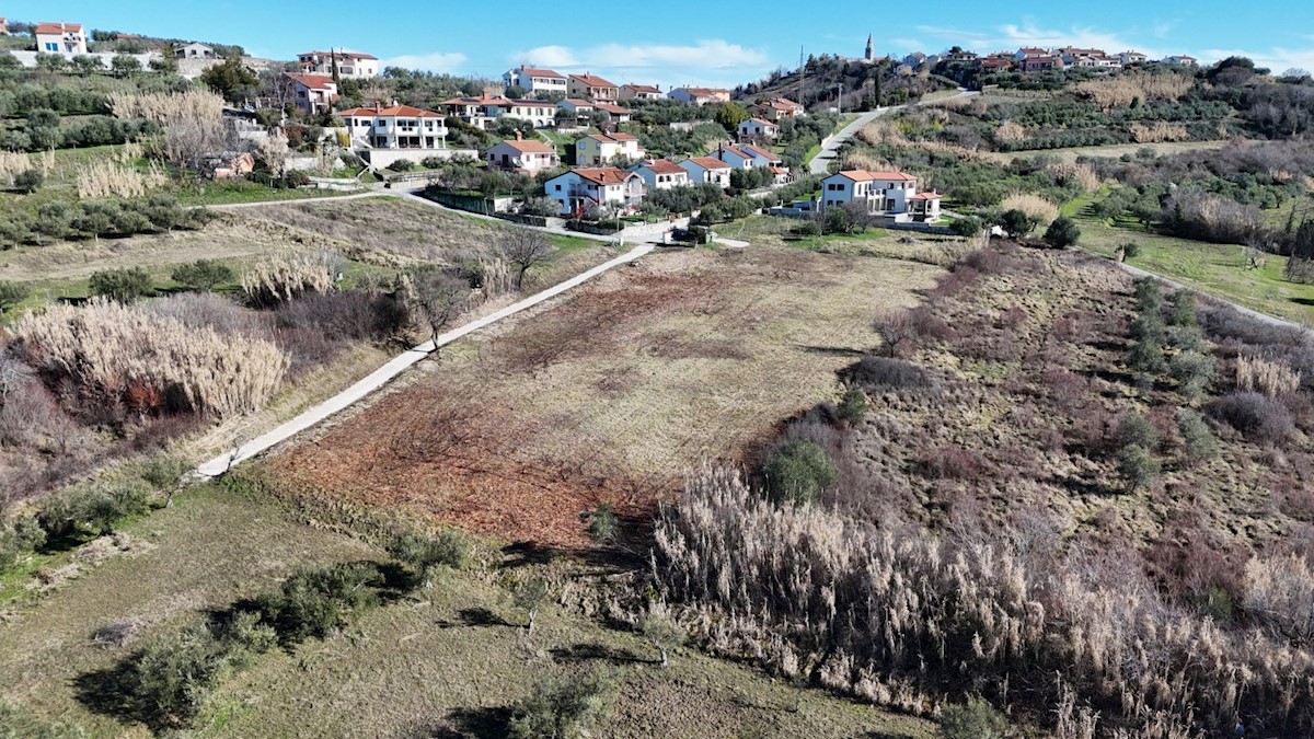 4 terreni edificabili con vista sul mare nelle vicinanze di Buie