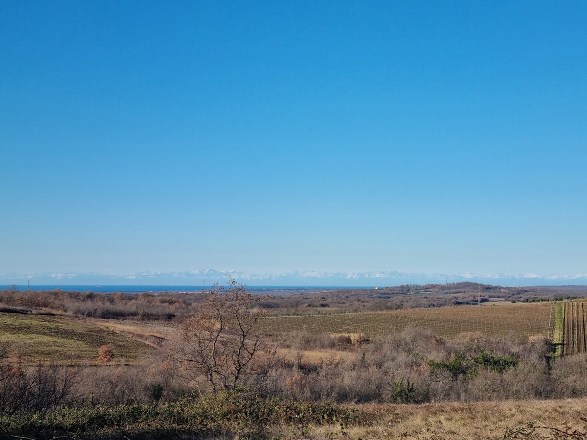 Terreno edificabile con vista mare vicino a Verteneglio