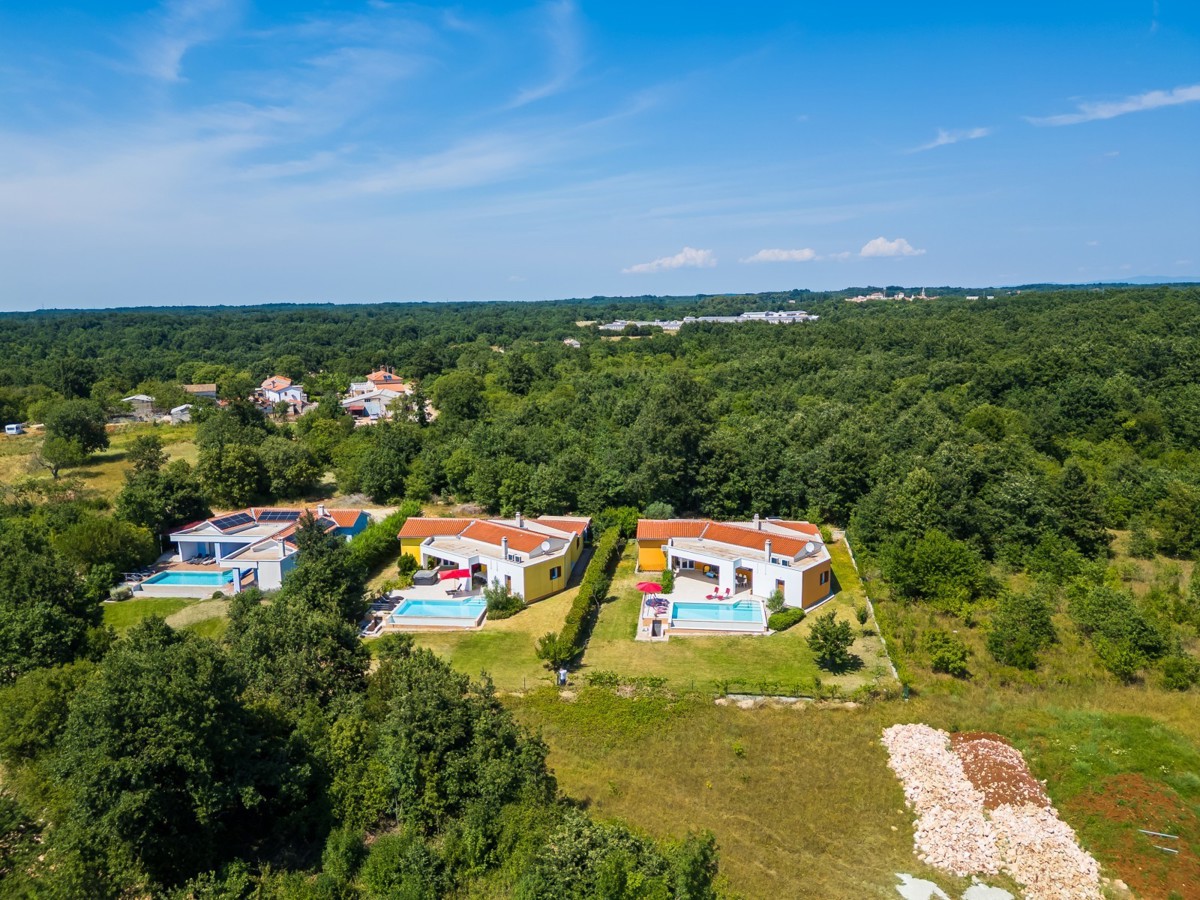 Bellissima casa a un piano con piscina vicino a Svetvinčenat