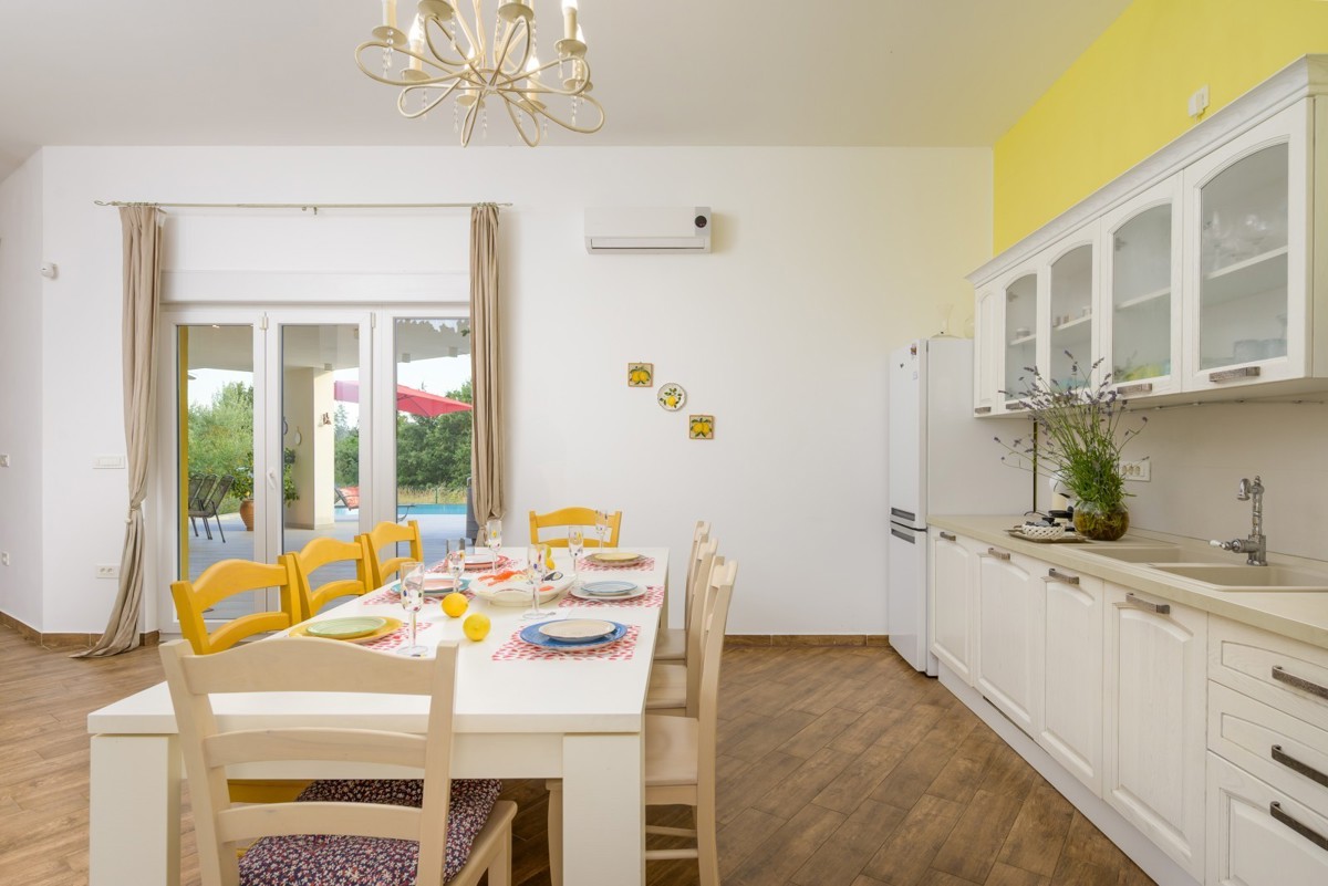 Bellissima casa a un piano con piscina vicino a Svetvinčenat