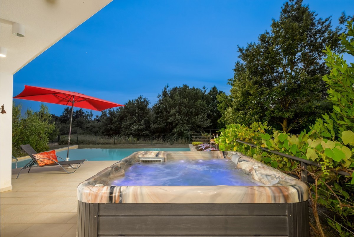 Bellissima casa a un piano con piscina vicino a Svetvinčenat