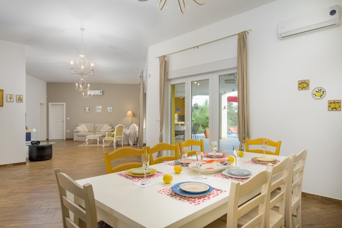 Bellissima casa a un piano con piscina vicino a Svetvinčenat