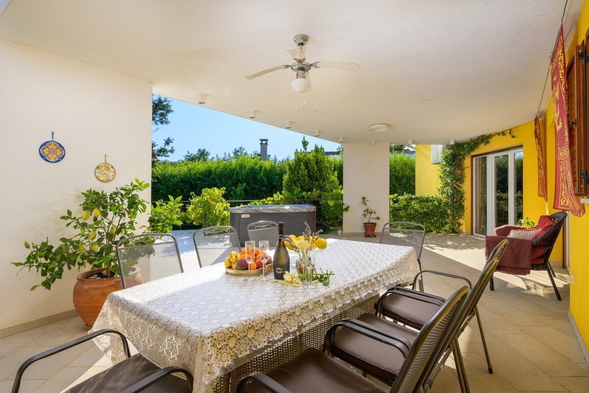 Bellissima casa a un piano con piscina vicino a Svetvinčenat