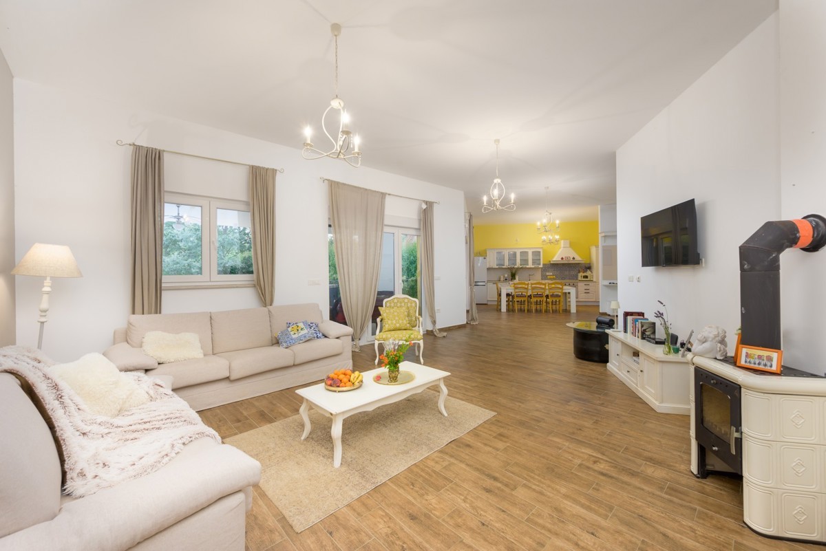 Bellissima casa a un piano con piscina vicino a Svetvinčenat