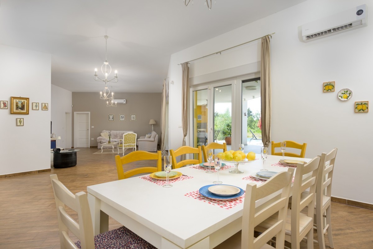 Bellissima casa a un piano con piscina vicino a Svetvinčenat