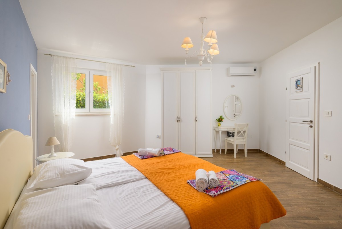 Bellissima casa a un piano con piscina vicino a Svetvinčenat