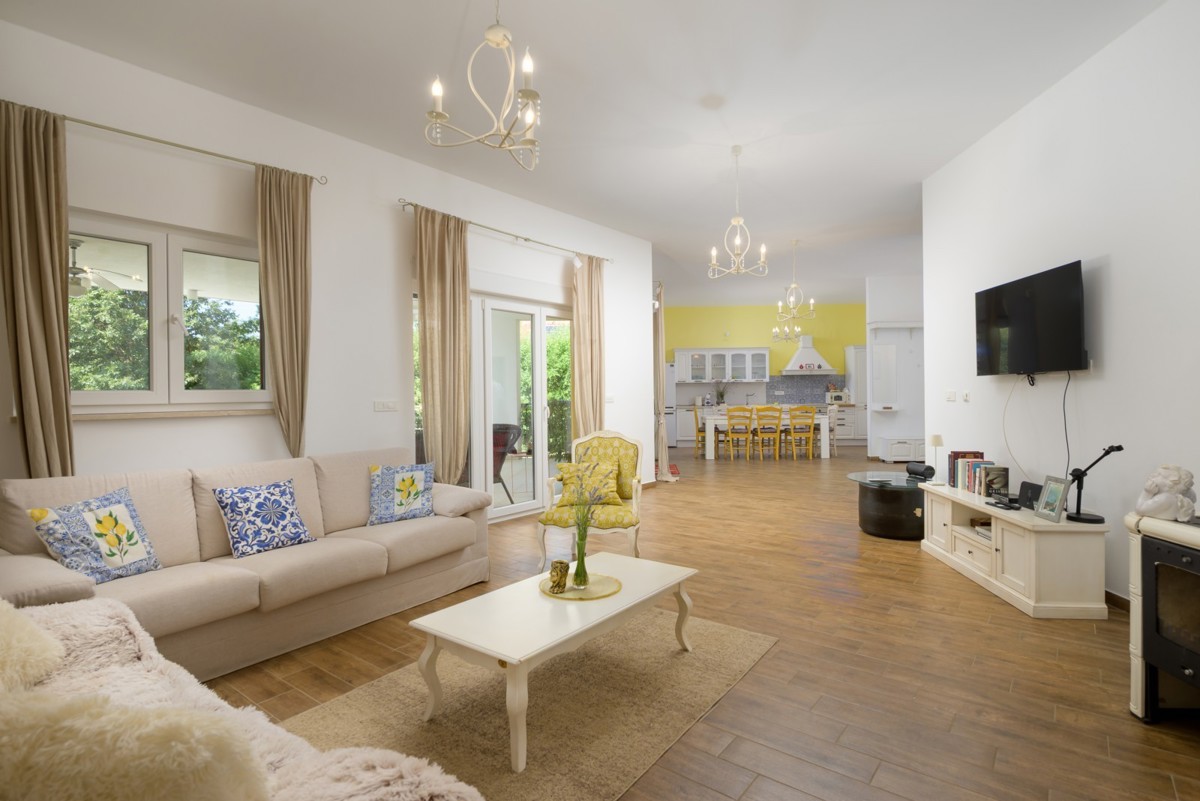 Bellissima casa a un piano con piscina vicino a Svetvinčenat