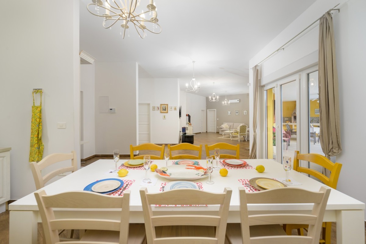 Bellissima casa a un piano con piscina vicino a Svetvinčenat