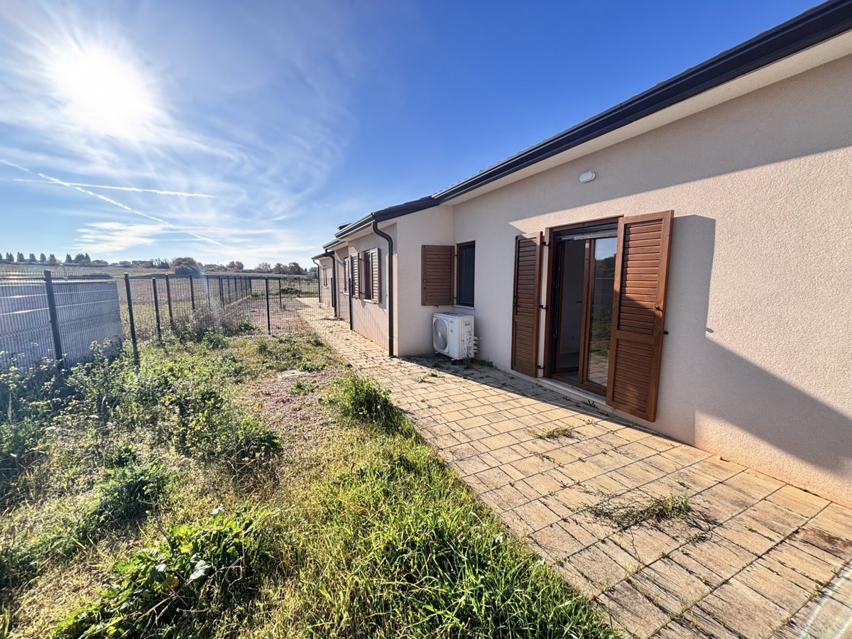 Bellissima casa a un piano in una posizione tranquilla a Cittanova