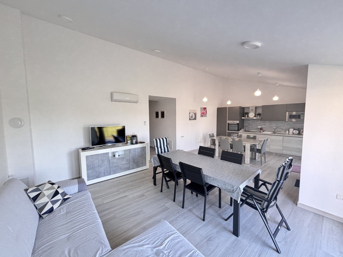 Bellissima casa a un piano in una posizione tranquilla a Cittanova