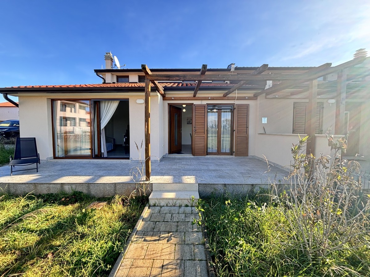 Bellissima casa a un piano in una posizione tranquilla a Cittanova