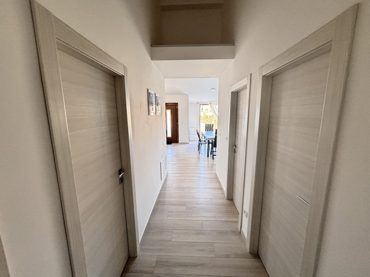 Bellissima casa a un piano in una posizione tranquilla a Cittanova