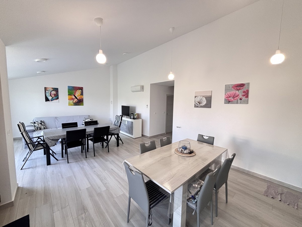 Bellissima casa a un piano in una posizione tranquilla a Cittanova