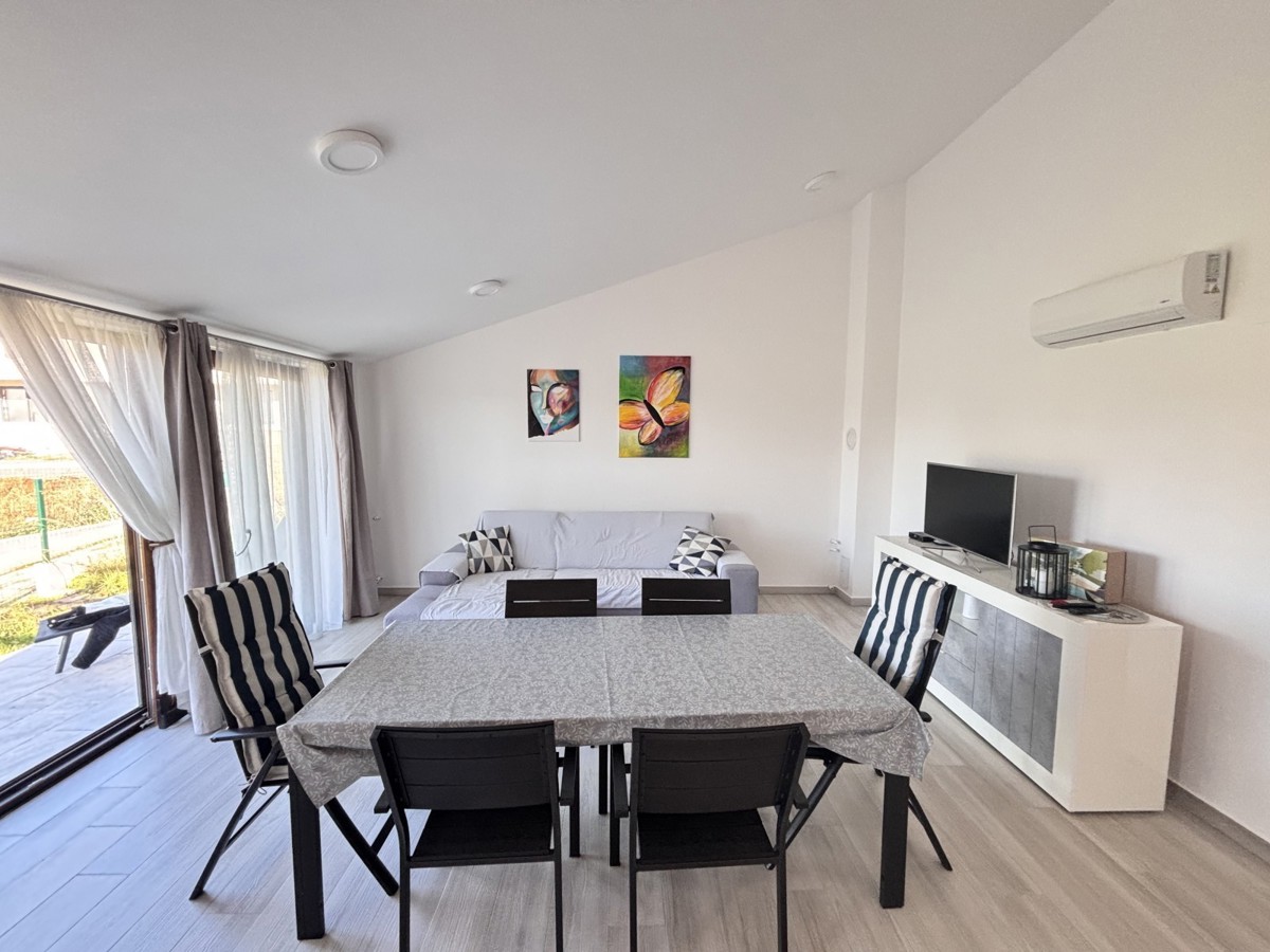 Bellissima casa a un piano in una posizione tranquilla a Cittanova