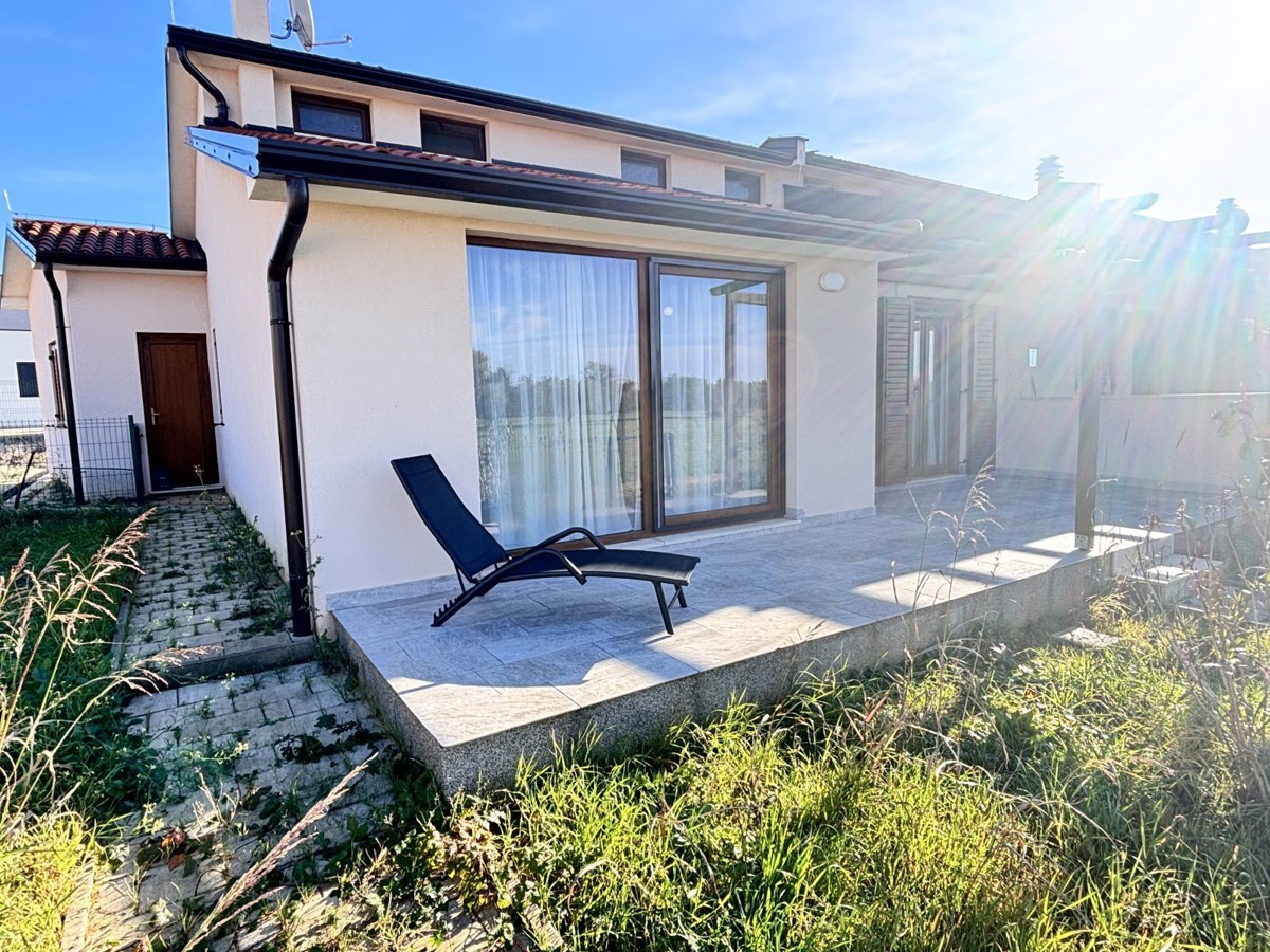 Bellissima casa a un piano in una posizione tranquilla a Cittanova