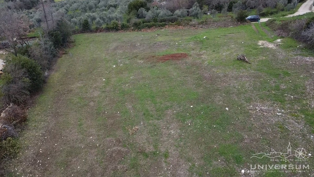 2 terreni edificabili in vendita vicino al centro e con vista sul mare a Verteneglio