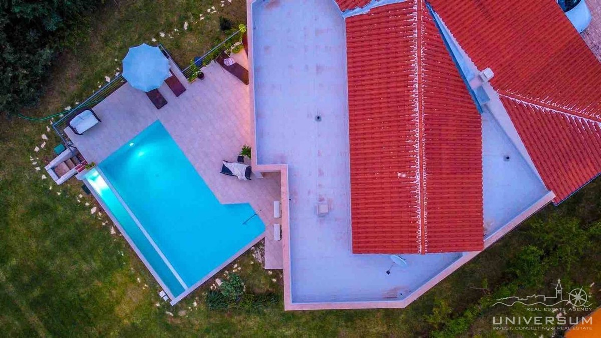Bellissima casa con sauna e piscina vicino a Svetvinčenat
