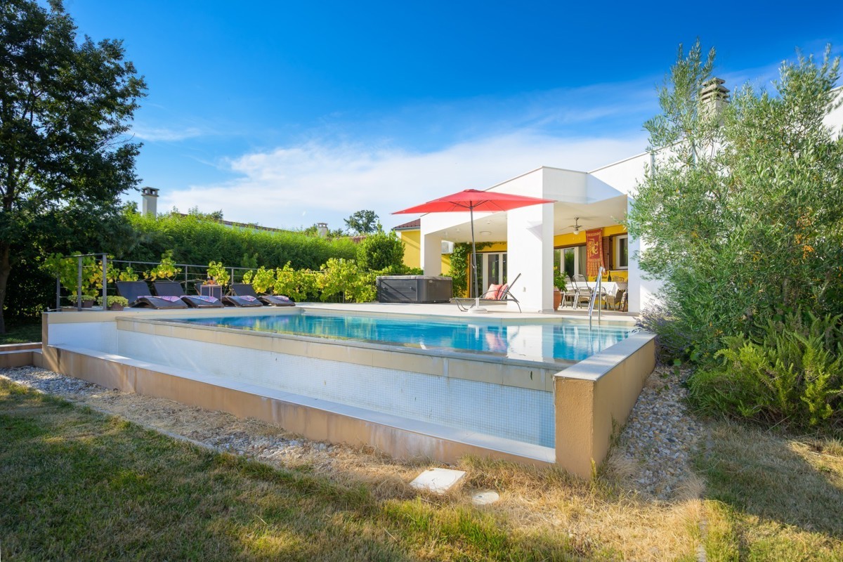 Bellissima casa con sauna e piscina vicino a Svetvinčenat