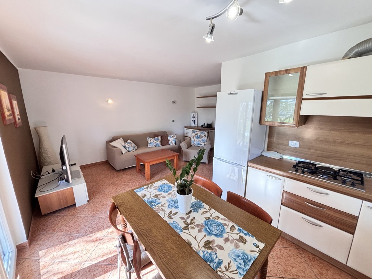 Appartamento al piano terra situato a 400 metri dalla spiaggia di Cittanova.