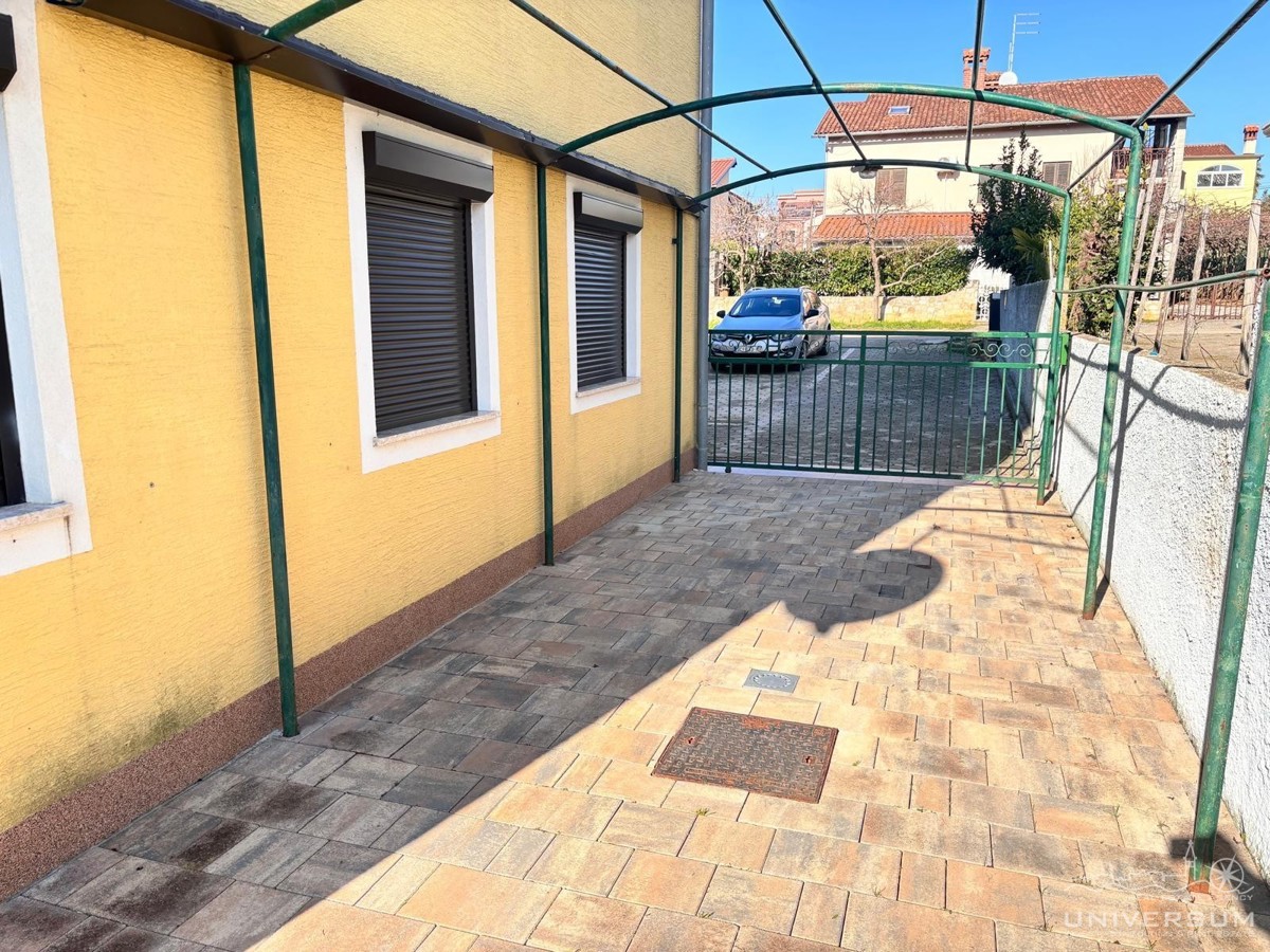 Appartamento al piano terra situato a 400 metri dalla spiaggia di Cittanova.