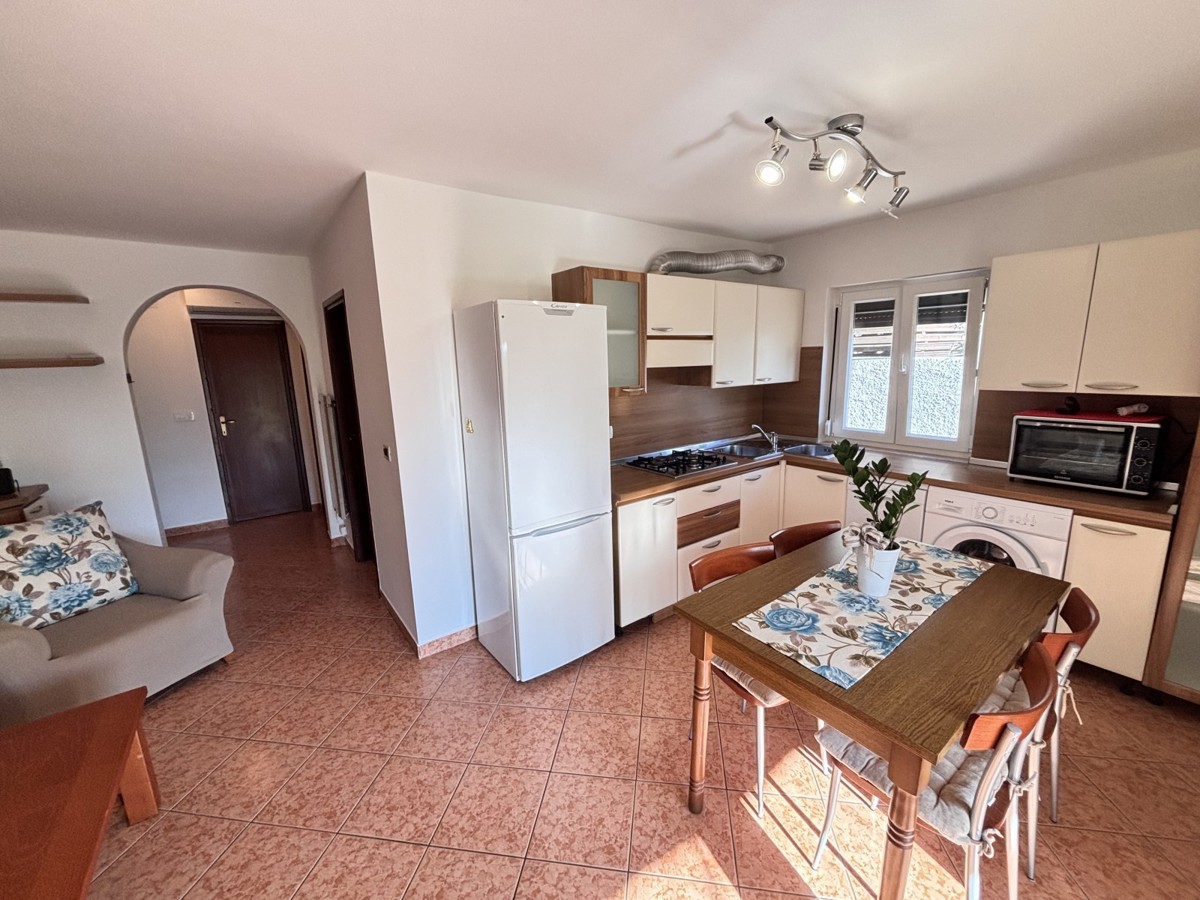 Appartamento al piano terra situato a 400 metri dalla spiaggia di Cittanova.