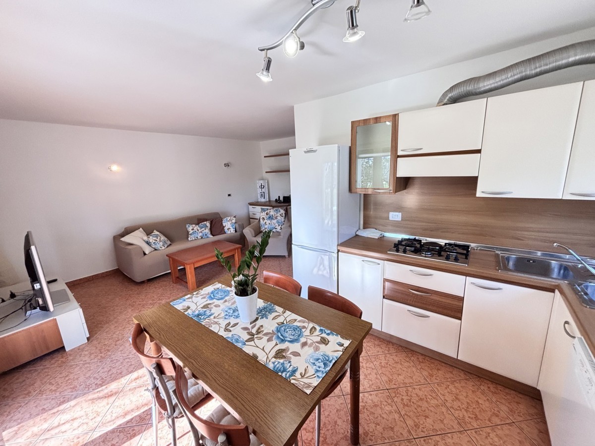 Appartamento al piano terra situato a 400 metri dalla spiaggia di Cittanova.