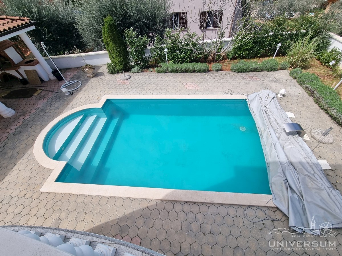 Casa con piscina vicino a Umago