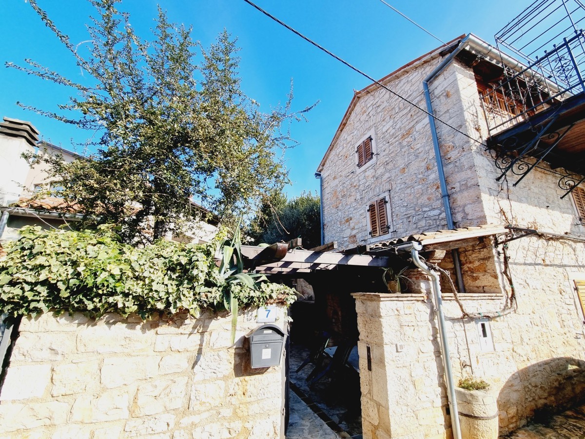 Casa in pietra creativa con piscina vicino a Tar