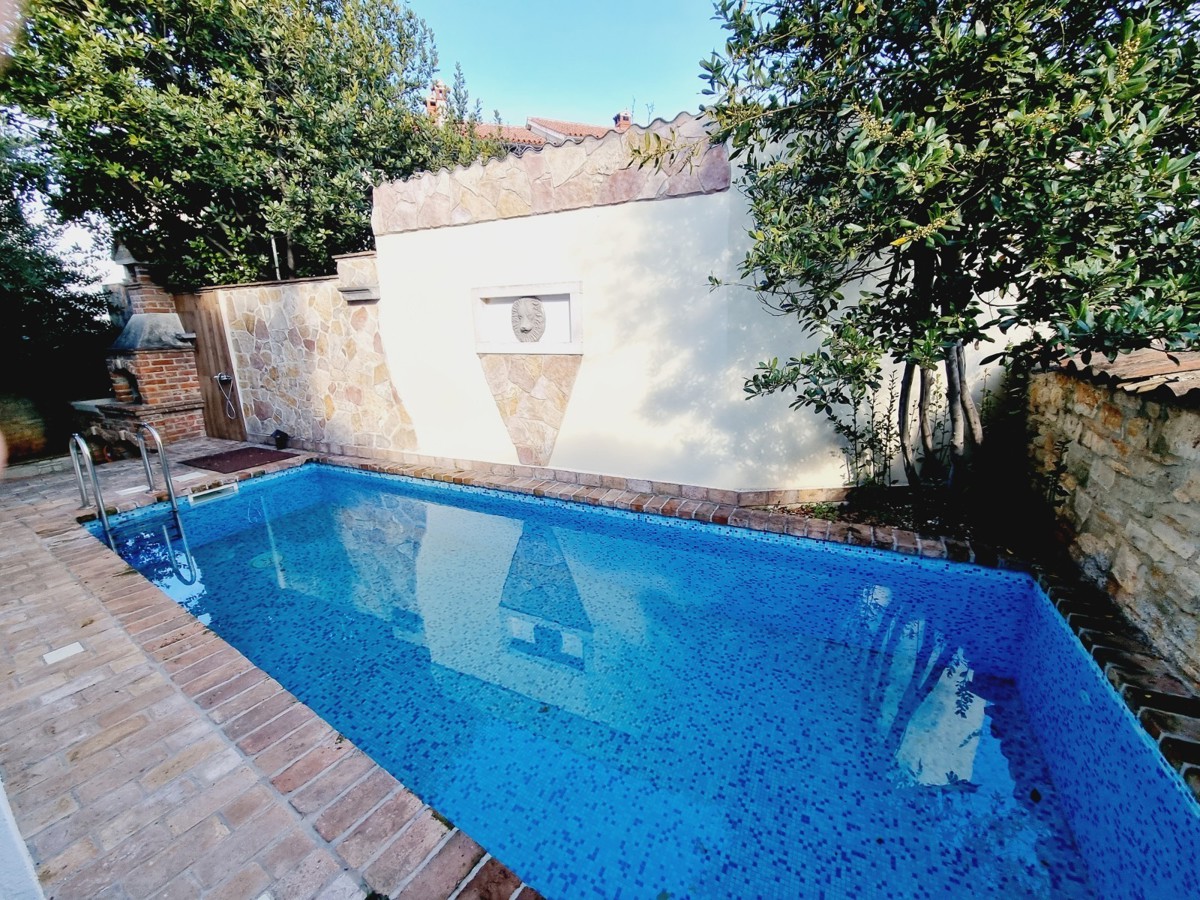 Casa in pietra creativa con piscina vicino a Tar