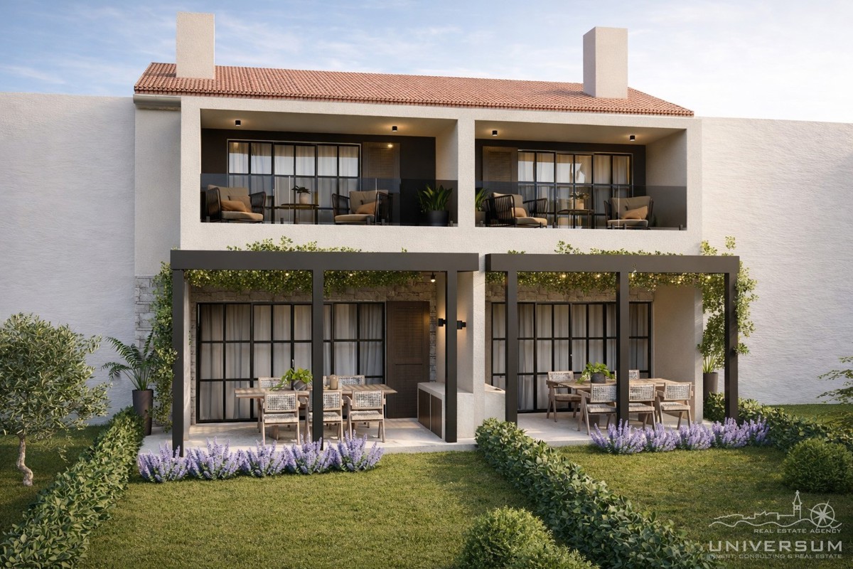 Casa bifamiliare a 2,5 km dalla spiaggia nelle vicinanze di Umago