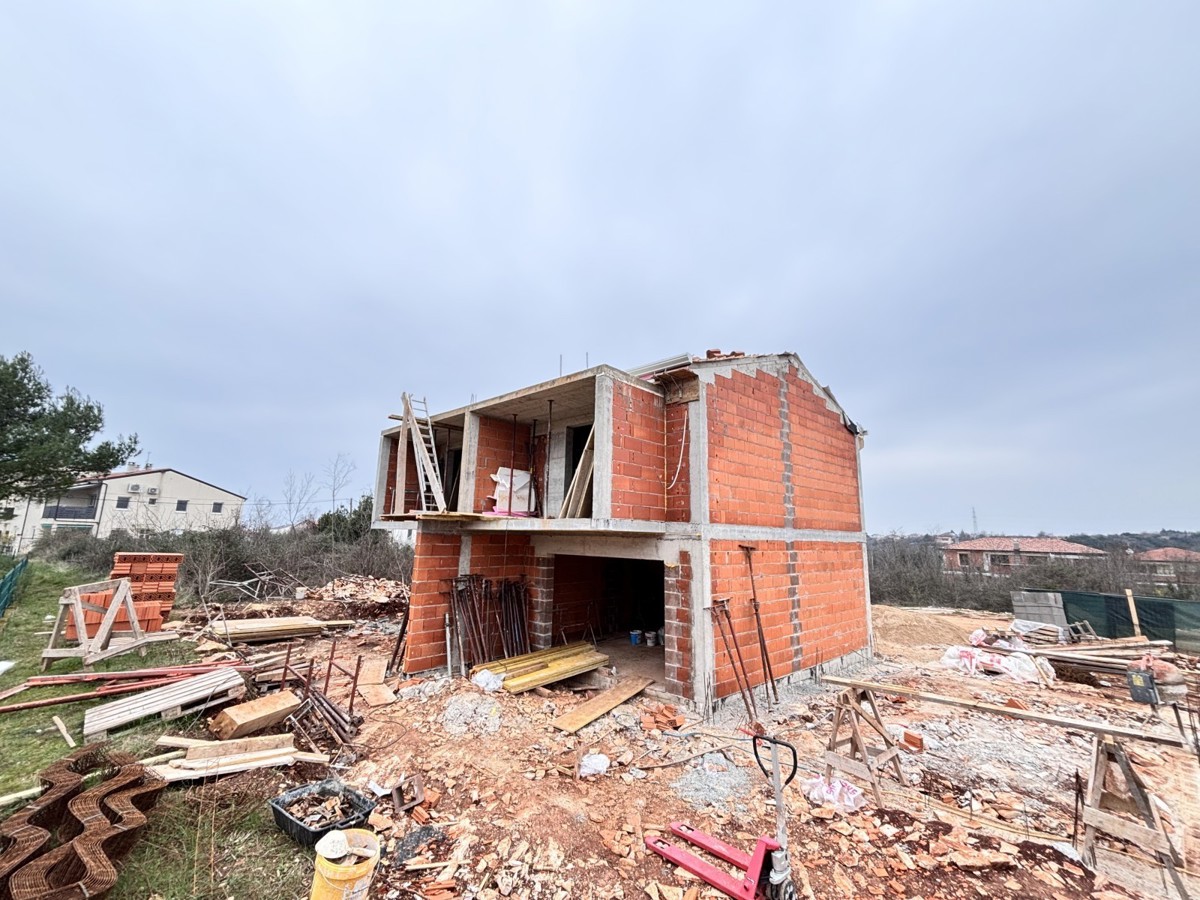 Casa bifamiliare a 2,5 km dalla spiaggia nelle vicinanze di Umago