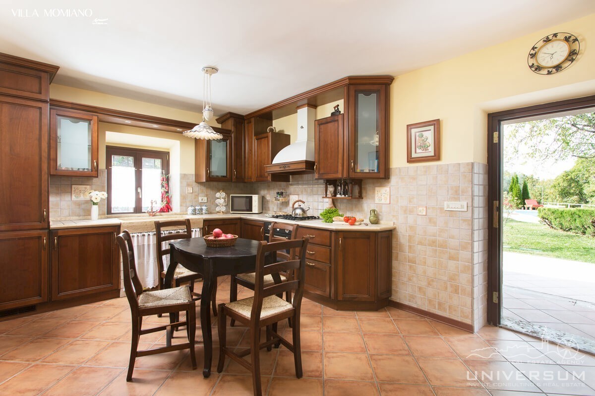 Bella casa in pietra isolata con piscina nelle vicinanze di Buie