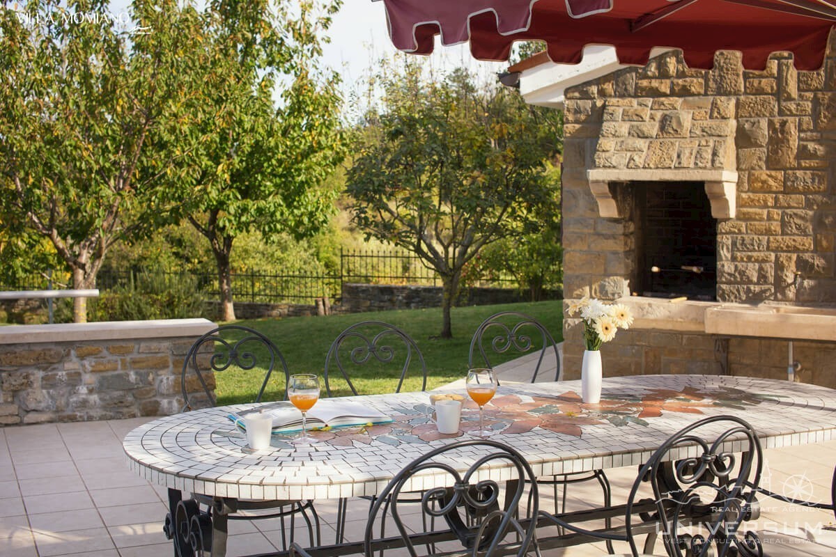 Bella casa in pietra isolata con piscina nelle vicinanze di Buie
