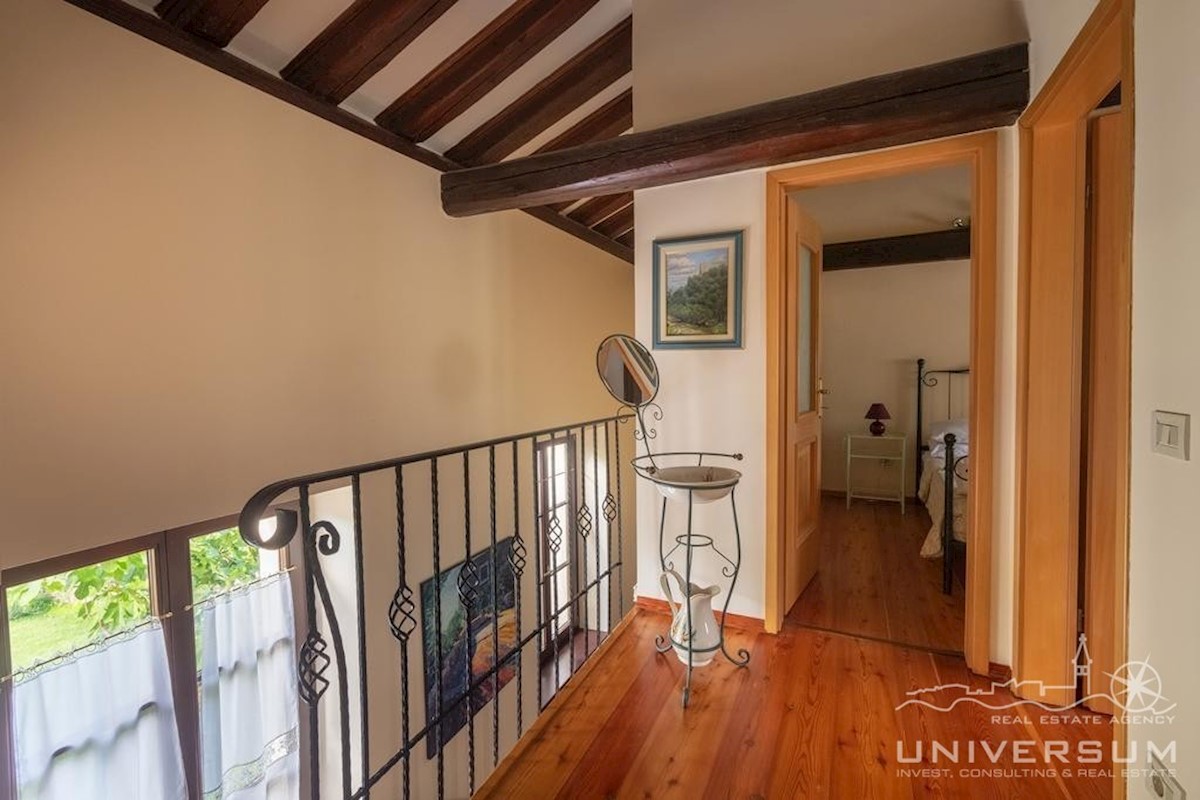 Bella casa in pietra isolata con piscina nelle vicinanze di Buie