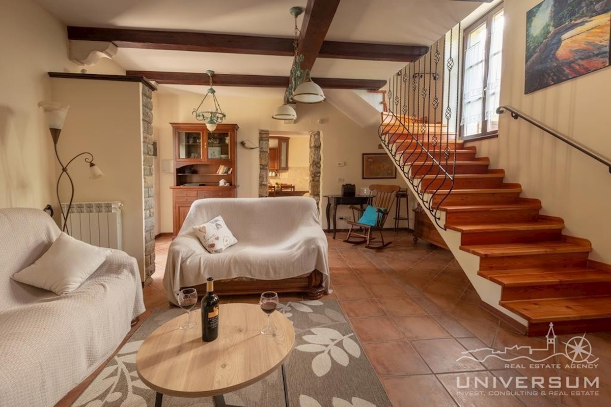 Bella casa in pietra isolata con piscina nelle vicinanze di Buie