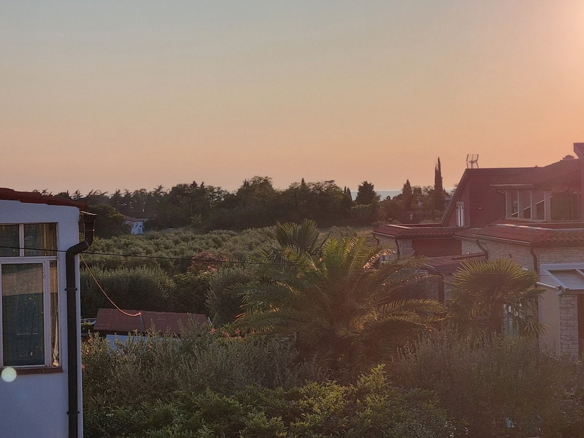 Una villa moderna con piscina e vista sul mare nelle vicinanze di Savudrija