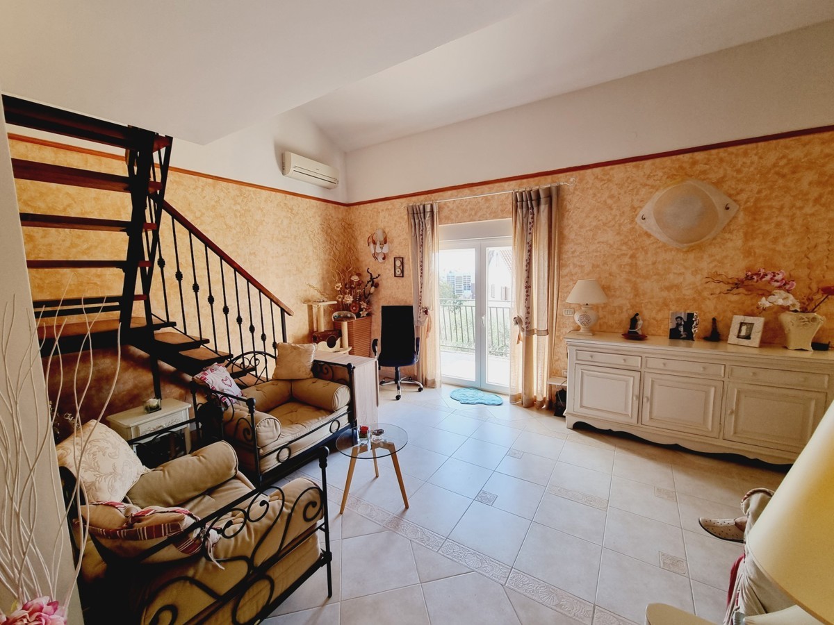 Spazioso appartamento con vista mare a Cittanova