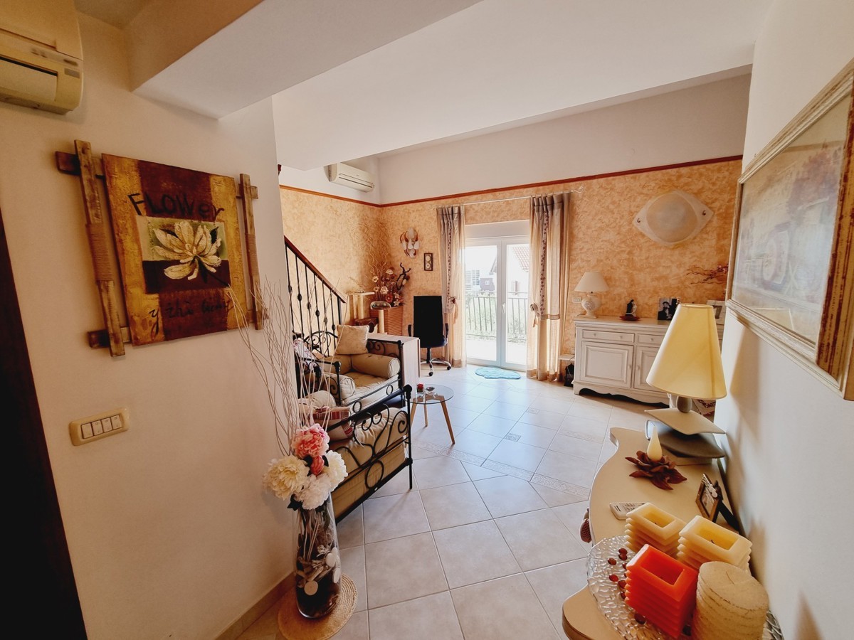 Spazioso appartamento con vista mare a Cittanova