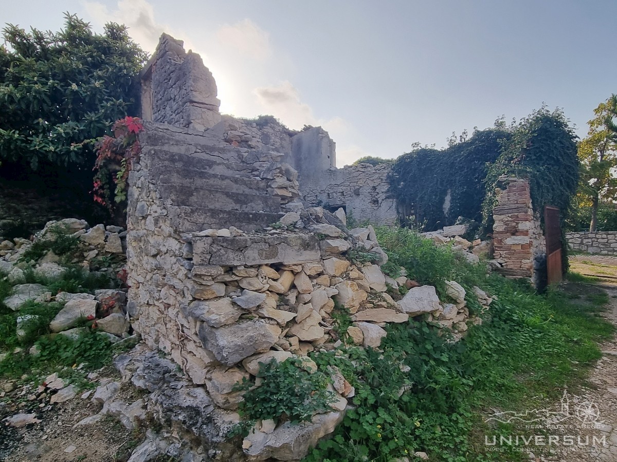 Casa in pietra in rovina a Brtonigla - Verteneglio