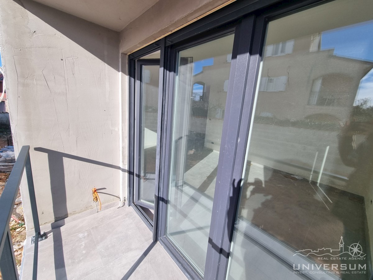 Appartamento al piano terra con cortile a Bašania