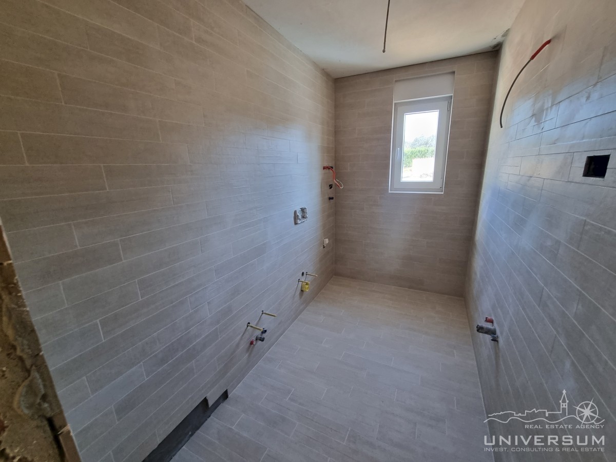 Appartamento al piano terra con cortile a Bašania