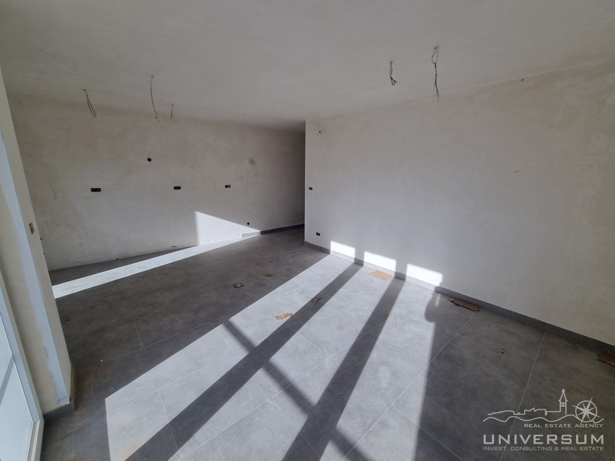 Appartamento al piano terra con cortile a Bašania