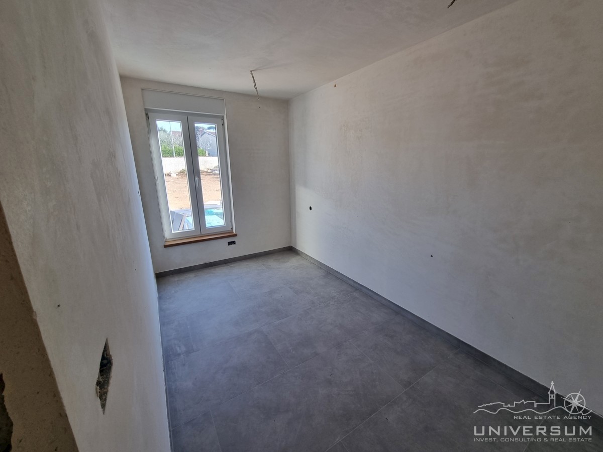 Appartamento al piano terra con cortile a Bašania